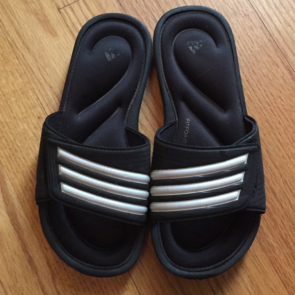 adidas soccer slides youth